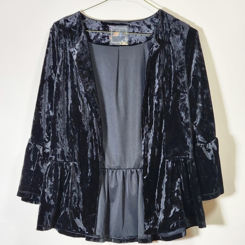 Amaryllis velvet blazer color black size medium